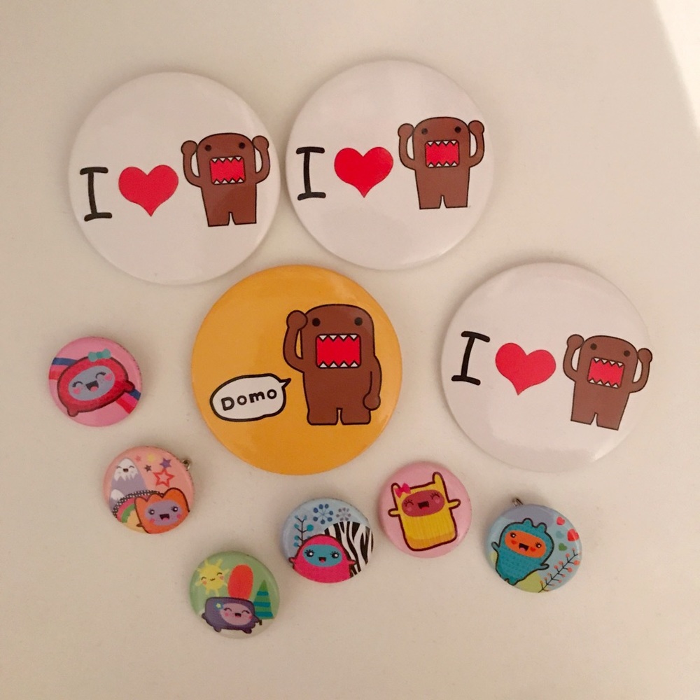Collectible button badges, pin back, Domo